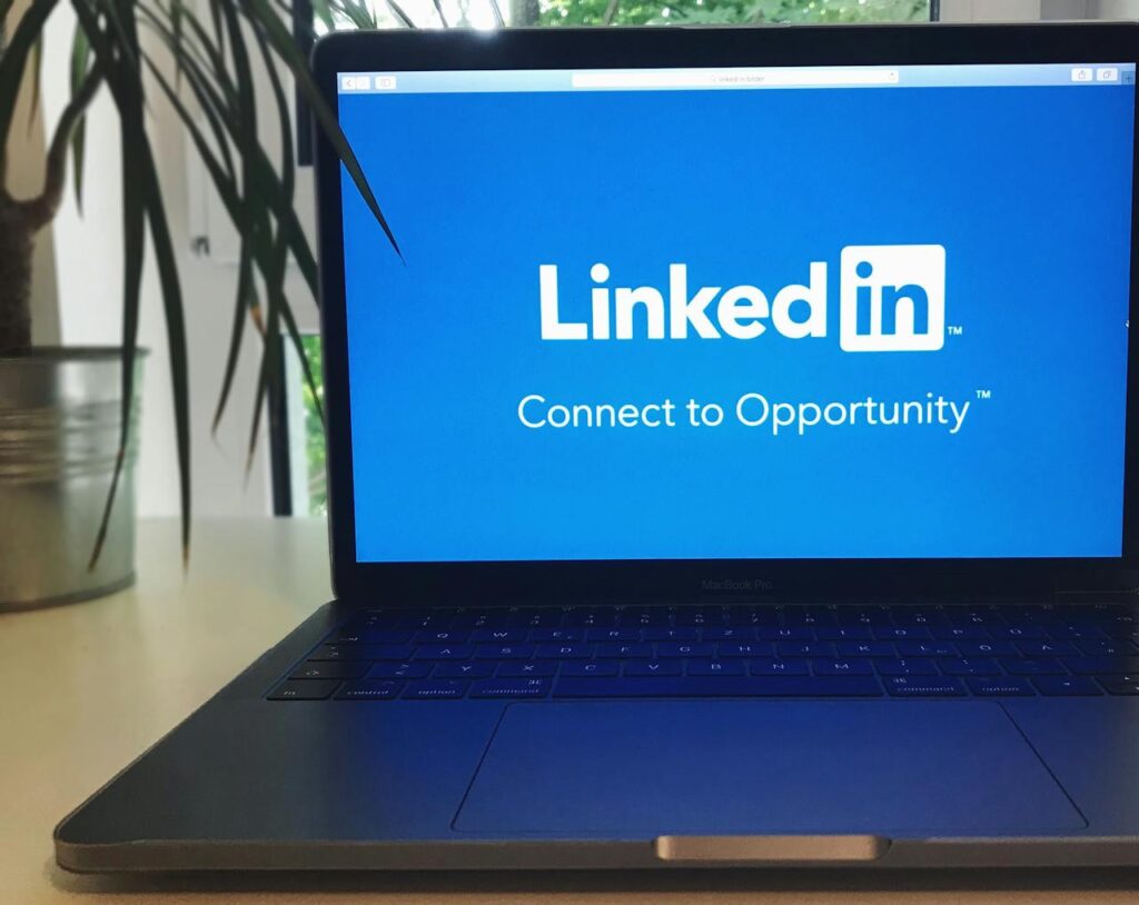 How to Use LinkedIn Ads to Reach B2B Audiences